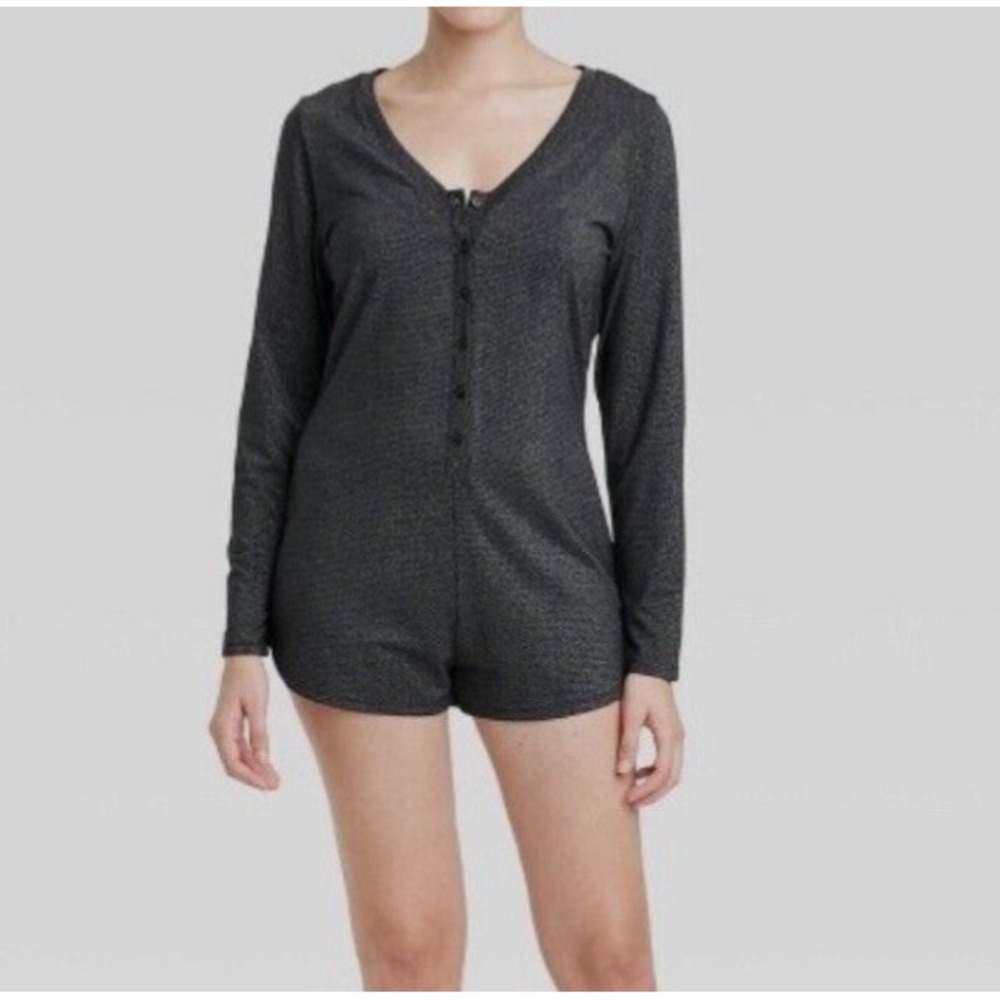 COLSIE WOMEN'S SIZE M BLACK GLITTER SHORT PAJAMA ROMPER- LONG SLEEVE